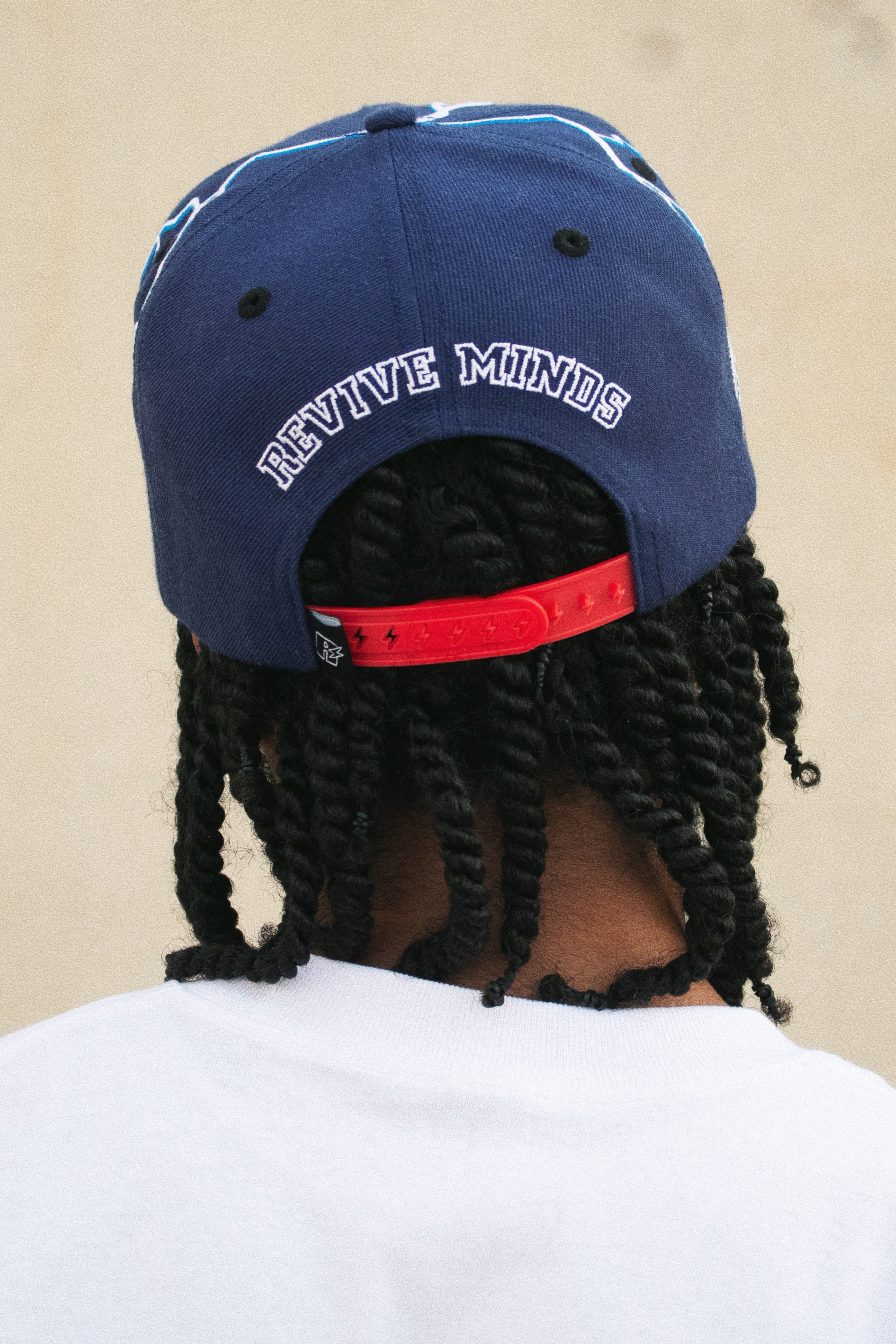 Snapback Hat Versatility: A Closer Look at Lightning Bolt Buckles
